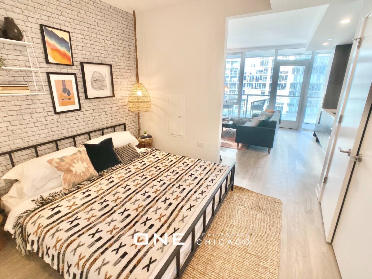Apartment for rent at 204 W Hill, Chicago, IL 60610