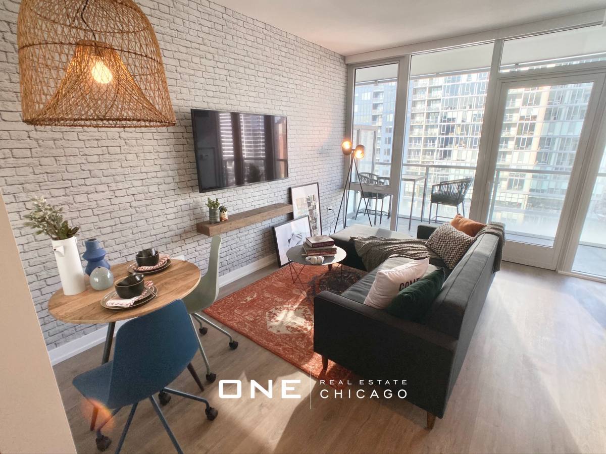 Apartment for rent at 204 W Hill, Chicago, IL 60610