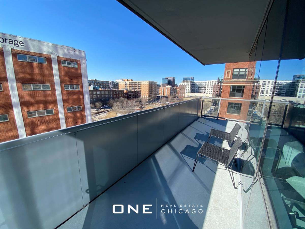 Apartment for rent at 209 S Peoria, Chicago, IL 60607