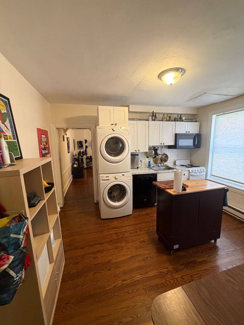 Apartment for rent at 325 Pine St, Philadelphia, PA 19106