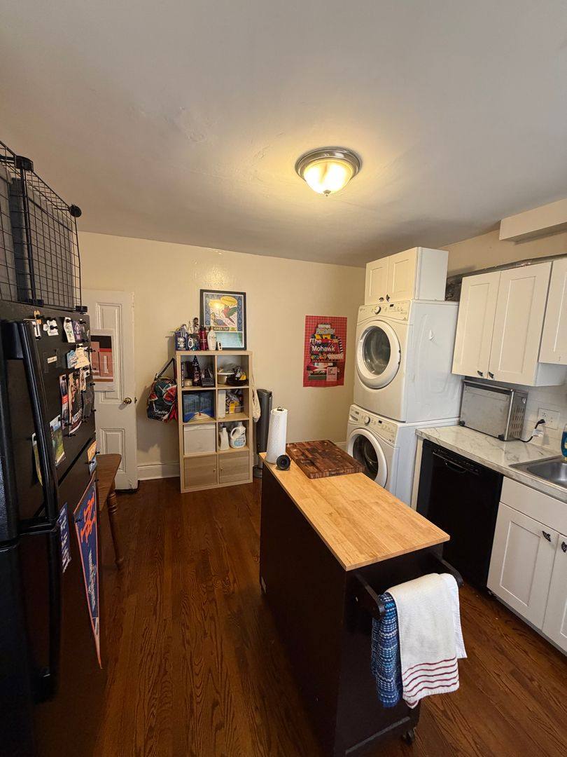 Apartment for rent at 325 Pine St, Philadelphia, PA 19106