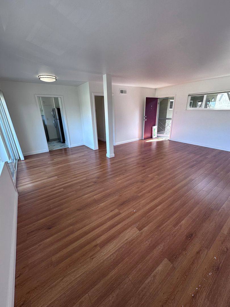 Apartment for rent at 251 N El Camino Real, San Mateo, CA 94401