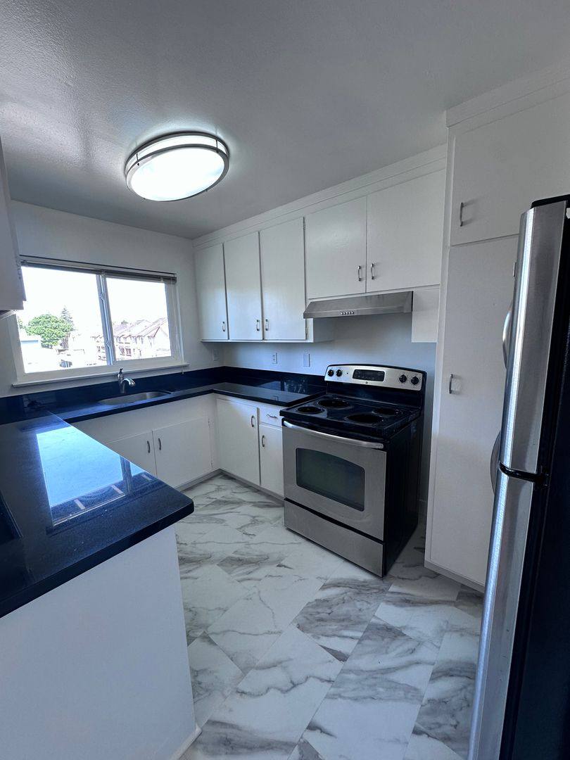 Apartment for rent at 251 N El Camino Real, San Mateo, CA 94401
