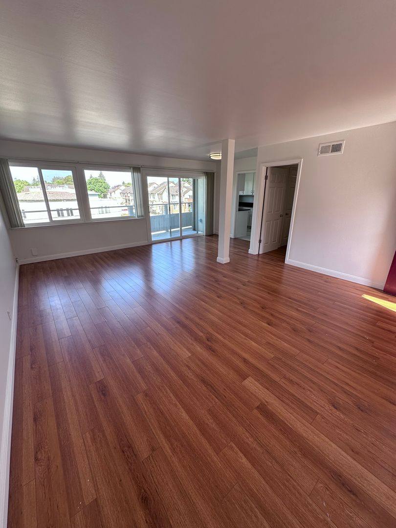 Apartment for rent at 251 N El Camino Real, San Mateo, CA 94401