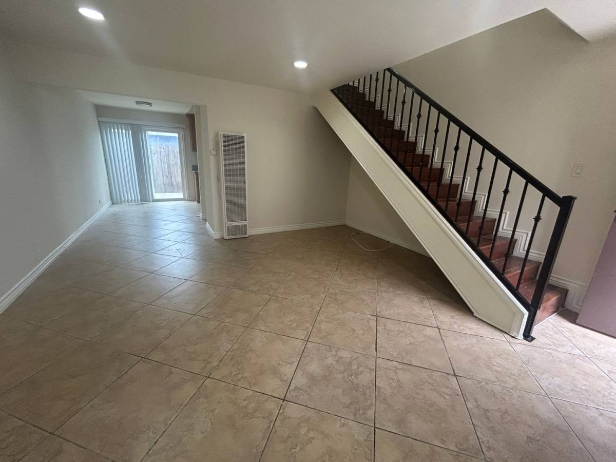 Apartment for rent at 7822 Newman Ave, Huntington Beach, CA 92647