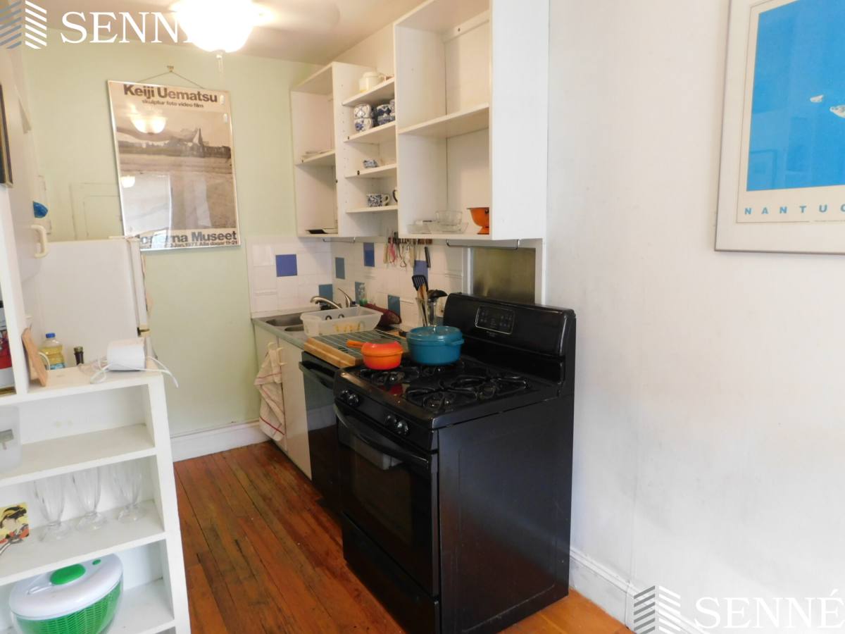 Apartment for rent at 36 Linnaean St #15, Cambridge, MA 02138