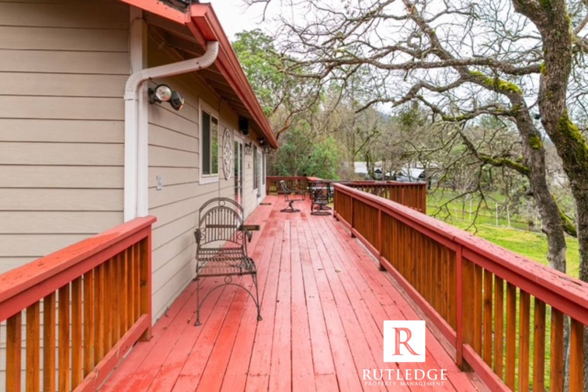 House for rent at 6565 Whispering Pines Lane, Jacksonville, OR 97530