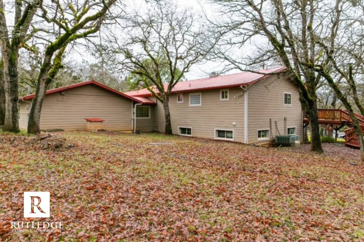 House for rent at 6565 Whispering Pines Lane, Jacksonville, OR 97530