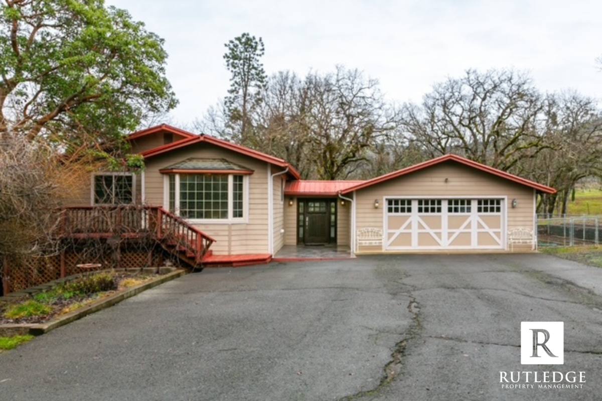 House for rent at 6565 Whispering Pines Lane, Jacksonville, OR 97530