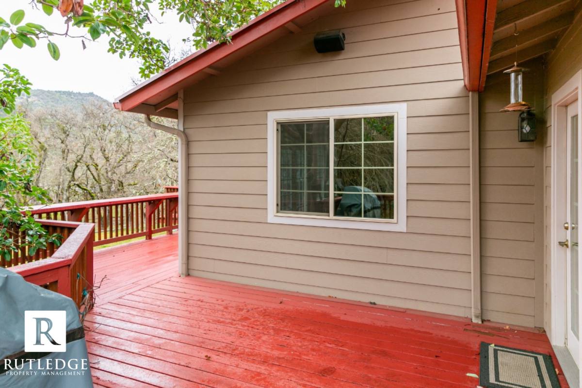 House for rent at 6565 Whispering Pines Lane, Jacksonville, OR 97530