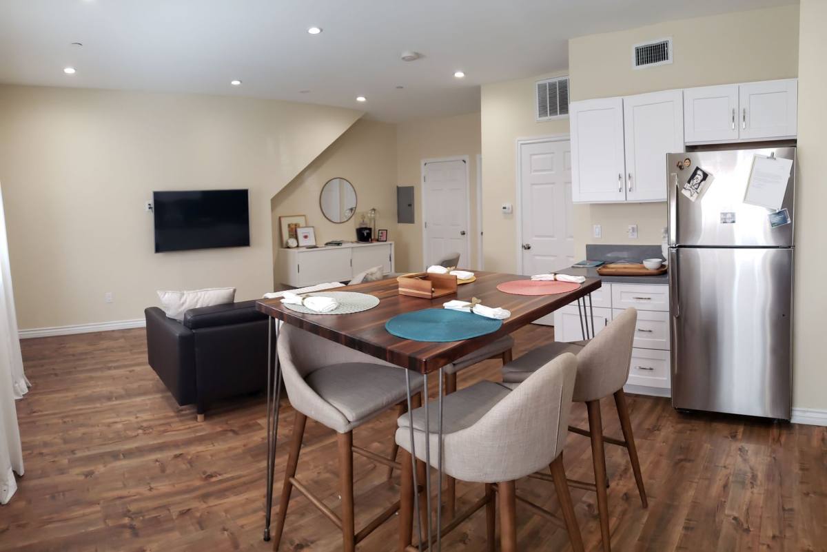 Apartment for rent at 3334-3336 Drew St, Los Angeles, CA 90065