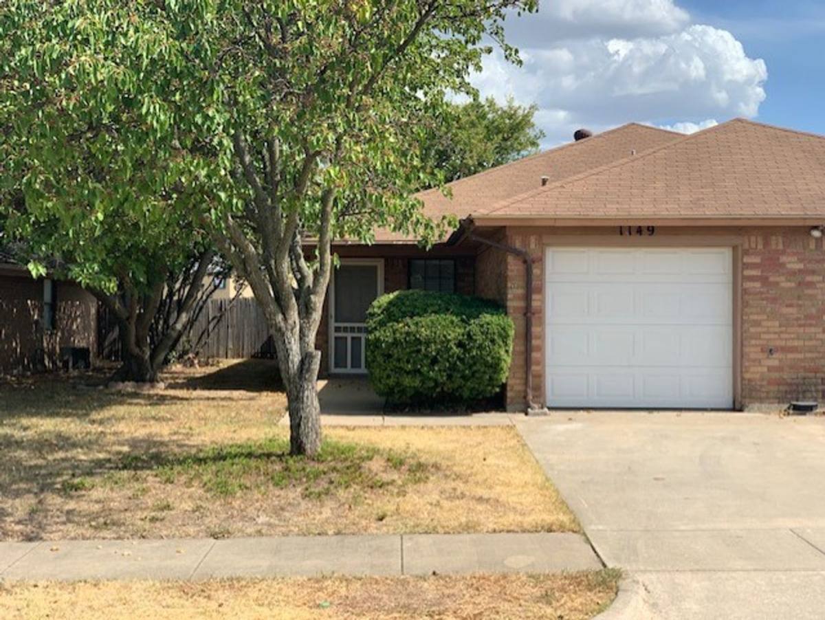 Townhouse for rent at 1149 Landsdale Lane, Fort Worth, TX 76179