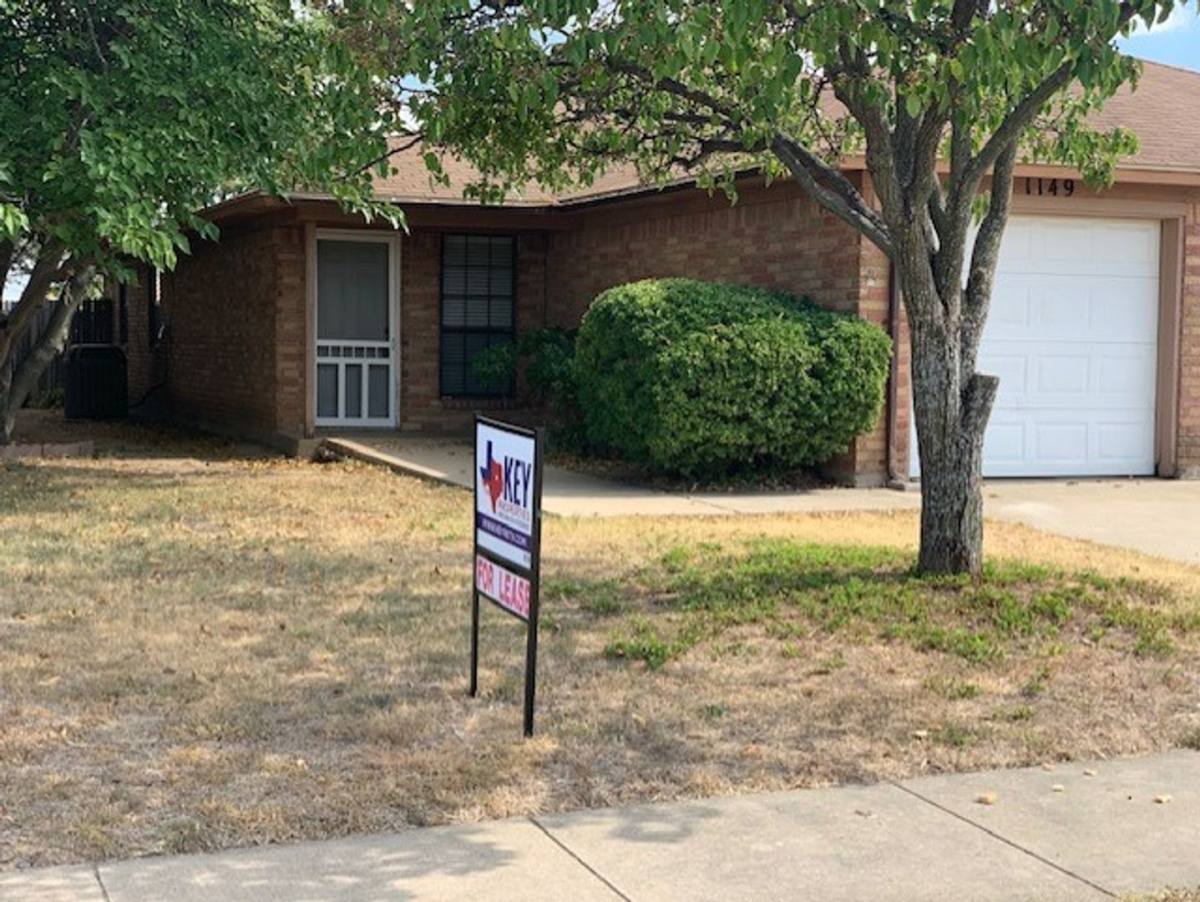 Townhouse for rent at 1149 Landsdale Lane, Fort Worth, TX 76179