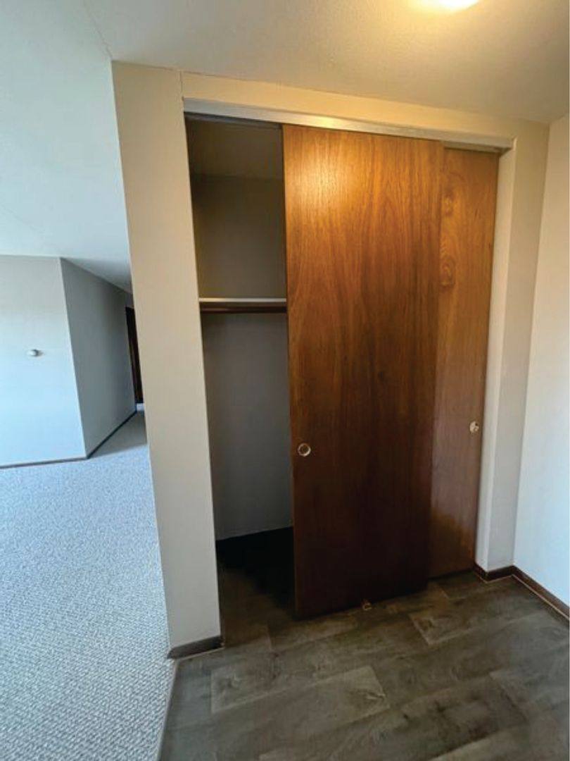 Apartment for rent at 1033 - 1095 Lowell Dr, Oconomowoc, WI 53066