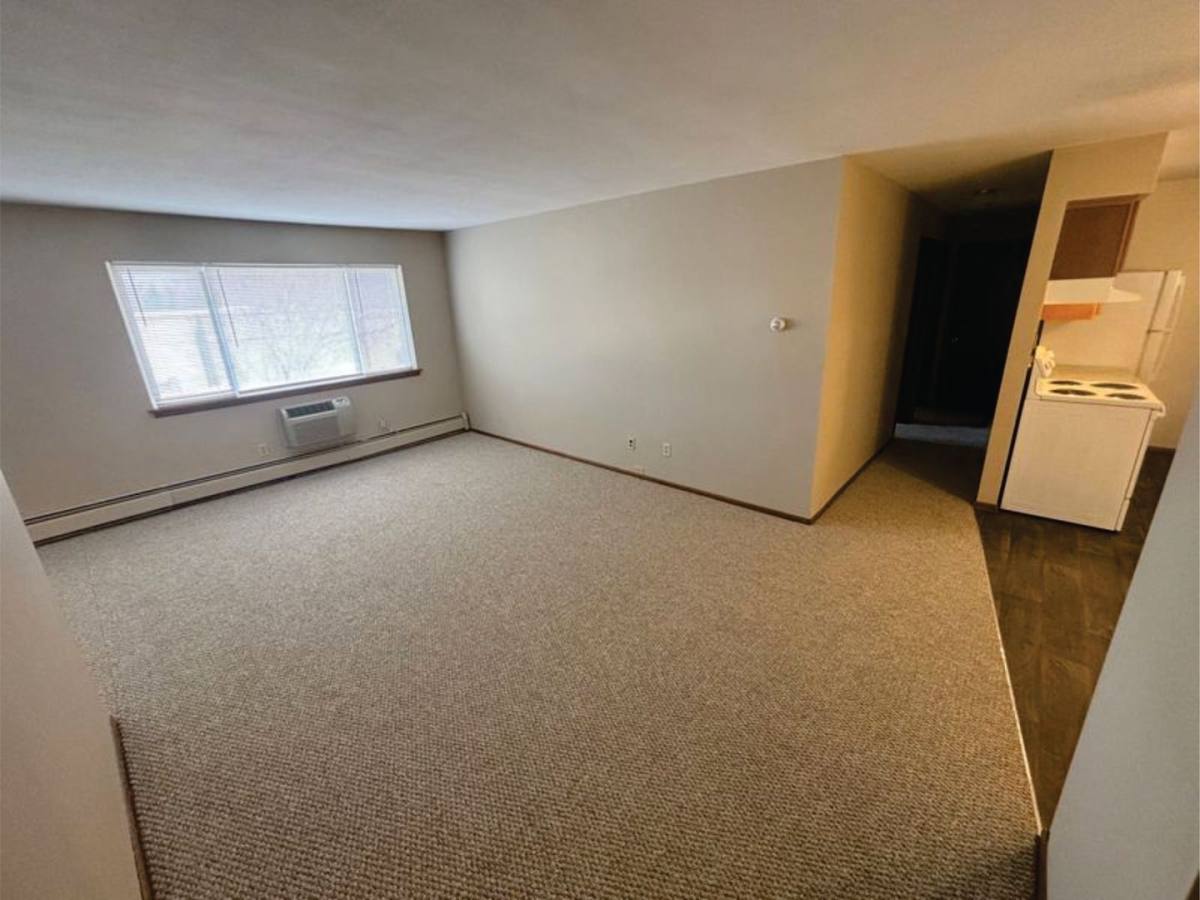 Apartment for rent at 1033 - 1095 Lowell Dr, Oconomowoc, WI 53066