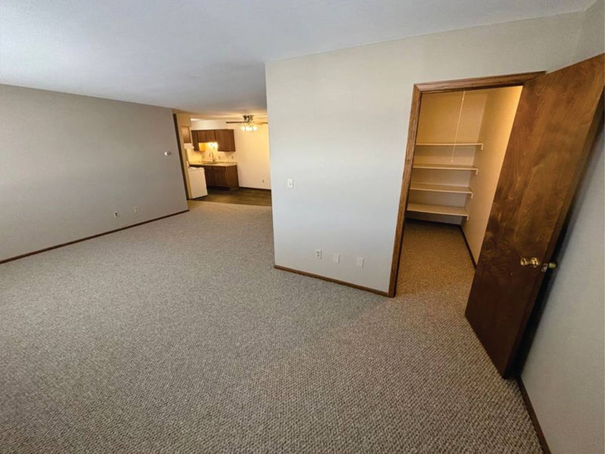 Apartment for rent at 1033 - 1095 Lowell Dr, Oconomowoc, WI 53066