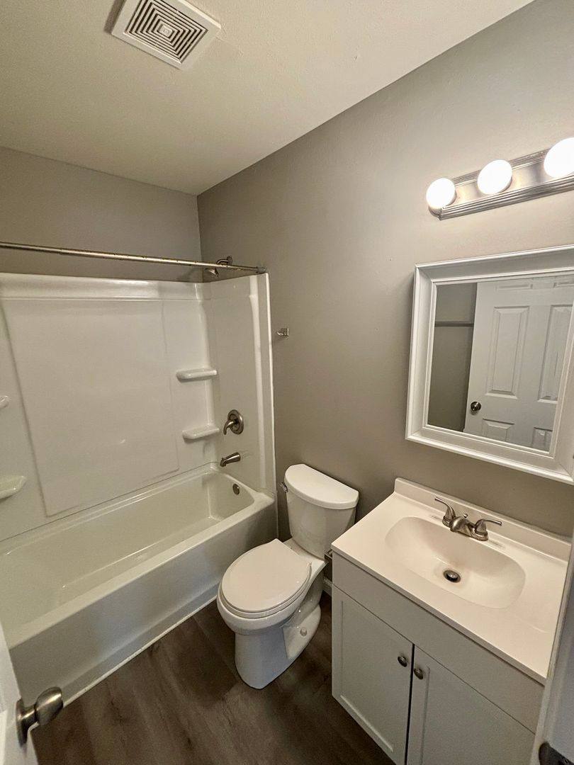 Townhouse for rent at 100 Arlington Way #A-105, Warrenton, MO 63383