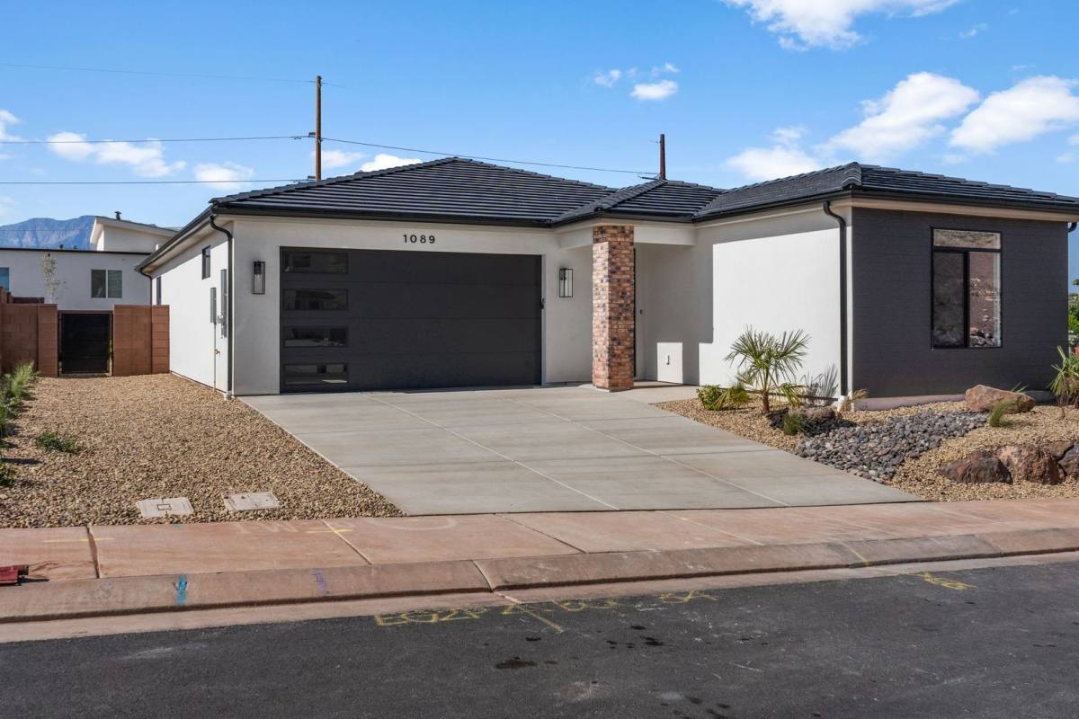 House for rent at 1089 E Coyote Crest Dr, Washington, UT 84780