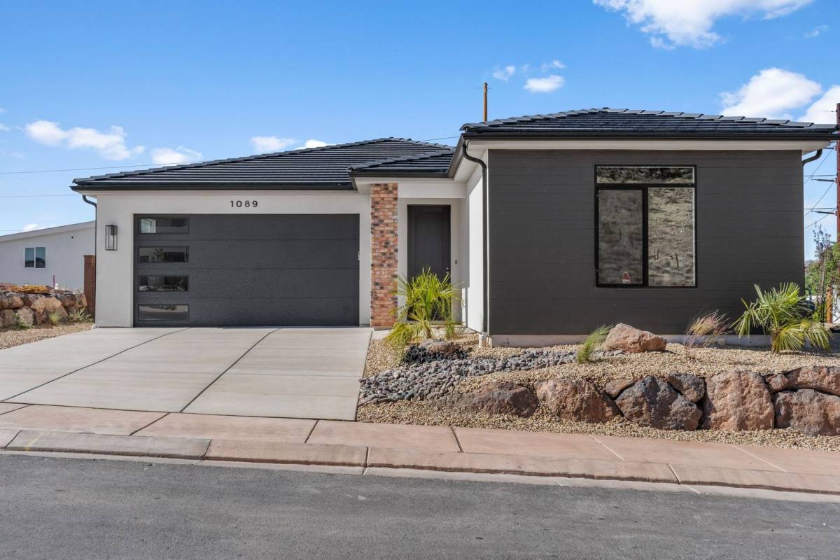 House for rent at 1089 E Coyote Crest Dr, Washington, UT 84780