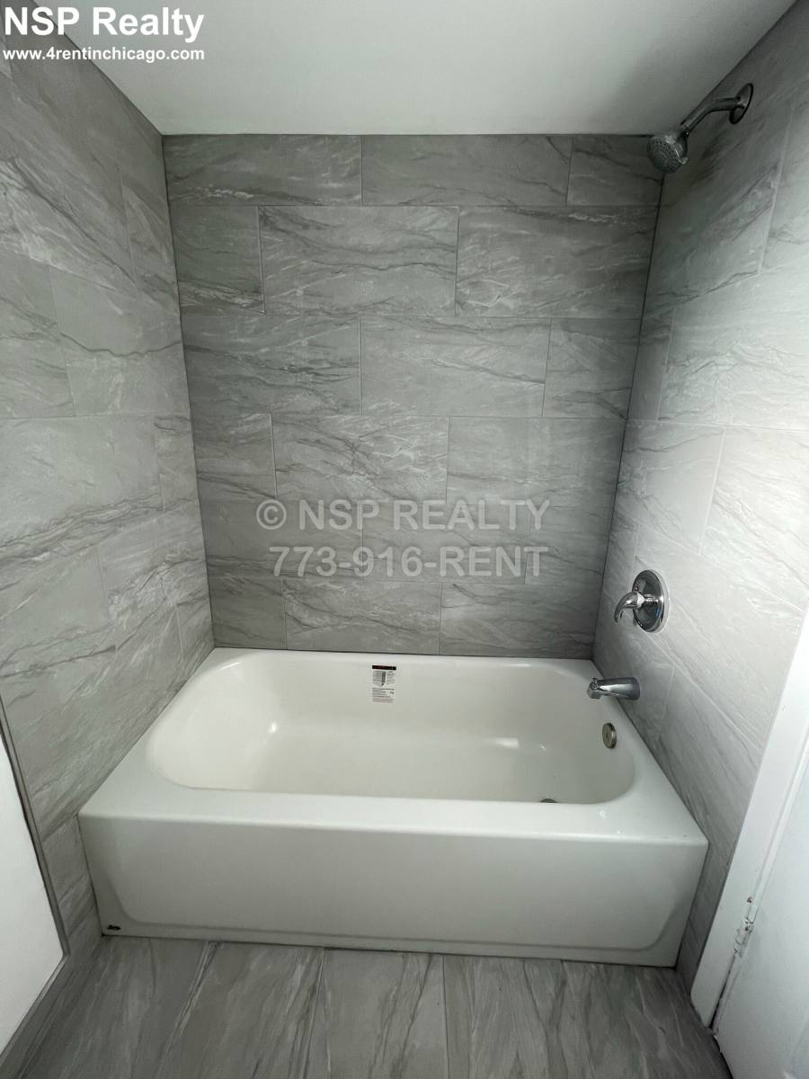 Apartment for rent at 1302 Carol St #A, Park Ridge, IL 60068