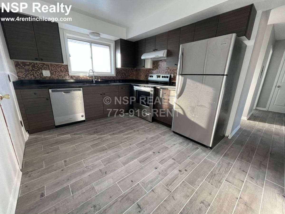 Apartment for rent at 1302 Carol St #A, Park Ridge, IL 60068