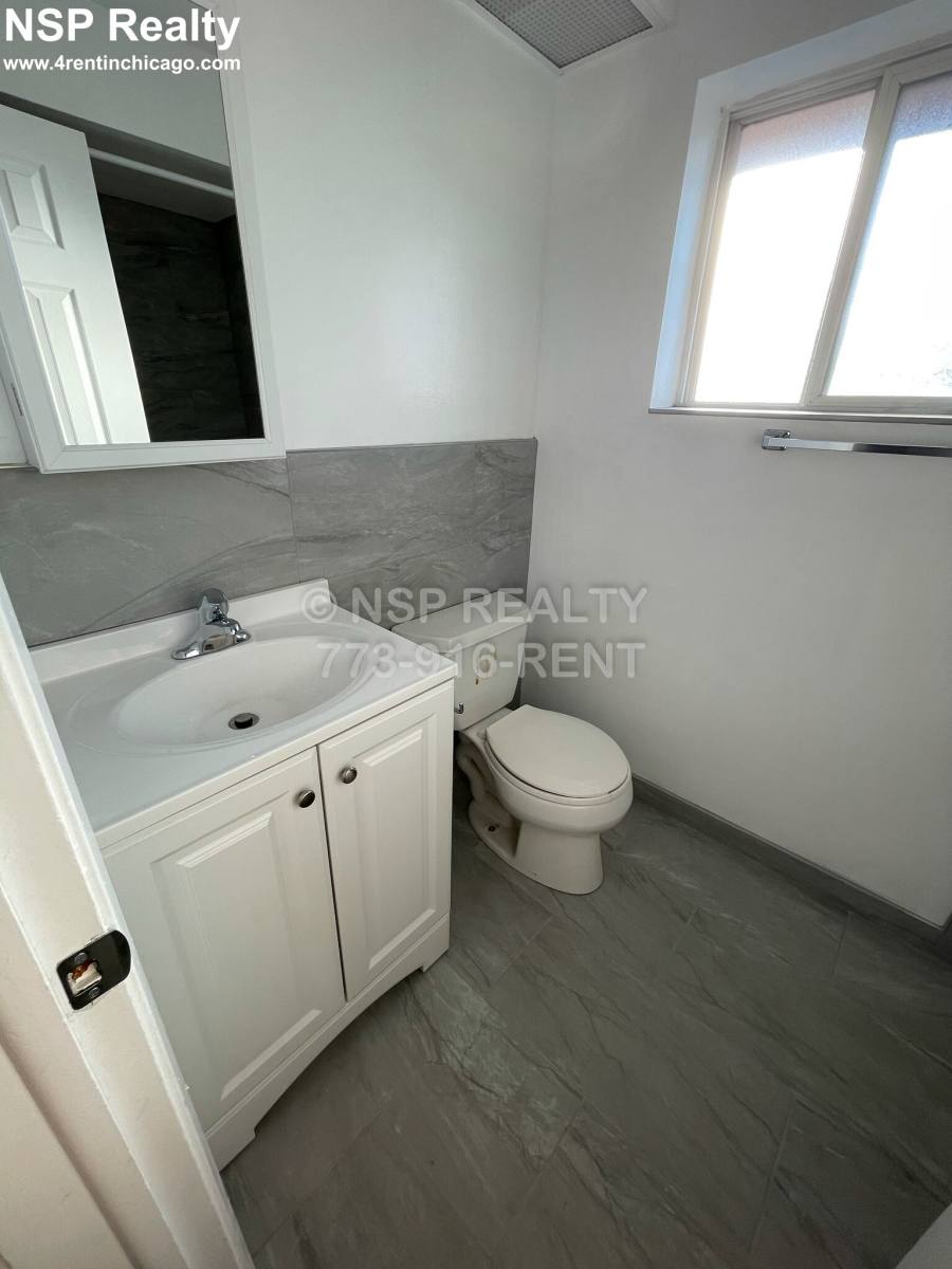 Apartment for rent at 1302 Carol St #A, Park Ridge, IL 60068