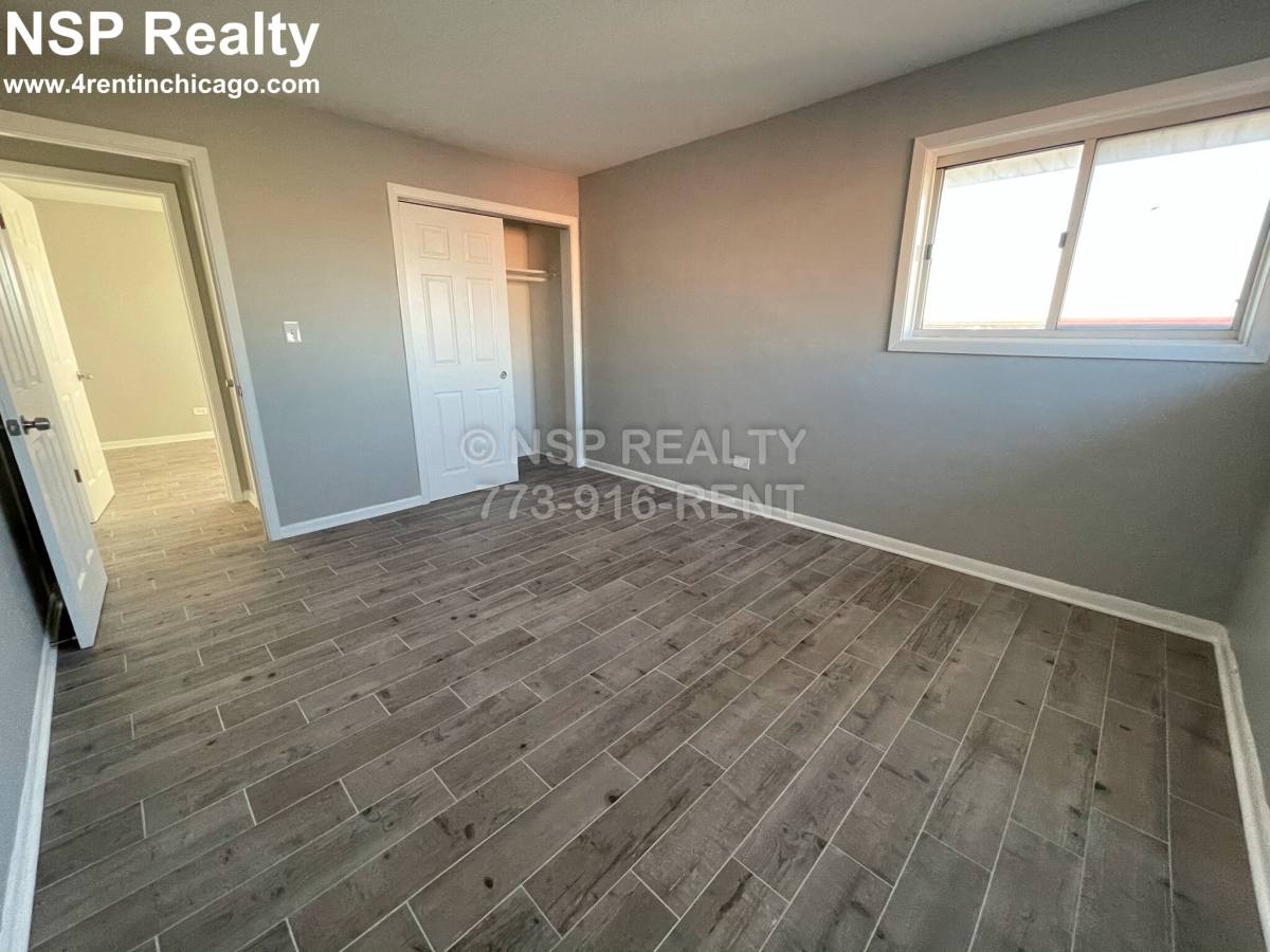 Apartment for rent at 1302 Carol St #A, Park Ridge, IL 60068