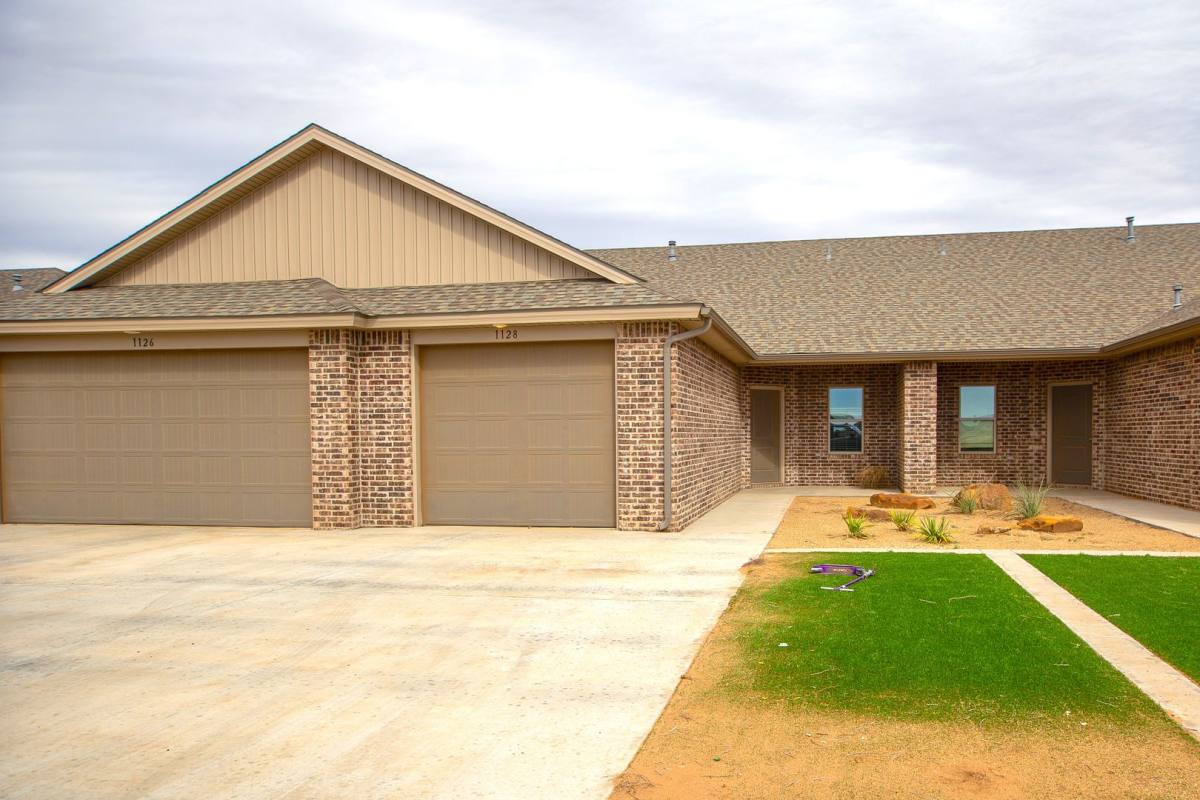 Townhouse for rent at 1128 N 7th St, Wolfforth, TX 79382