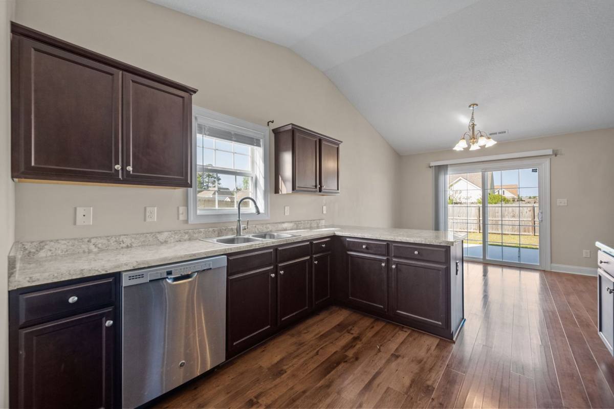 House for rent at 320 Aquamarine Circle, Jacksonville, NC 28546