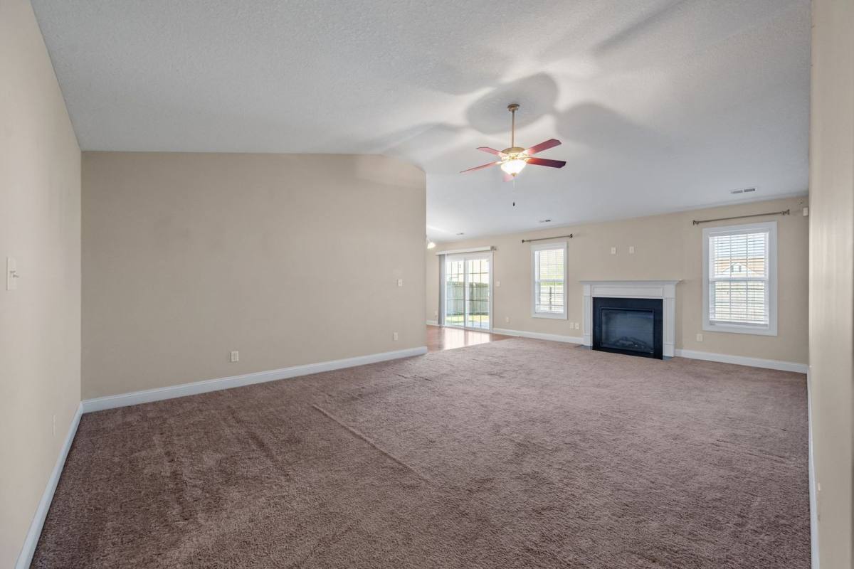 House for rent at 320 Aquamarine Circle, Jacksonville, NC 28546