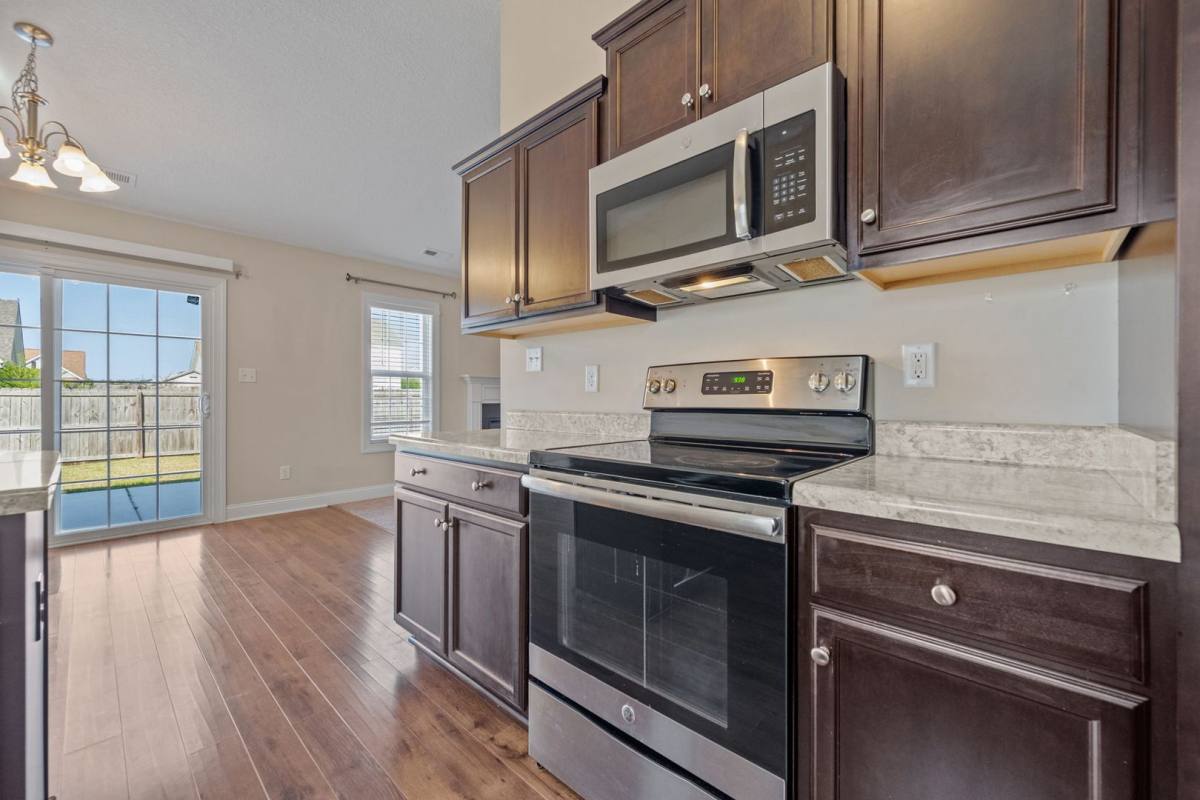 House for rent at 320 Aquamarine Circle, Jacksonville, NC 28546