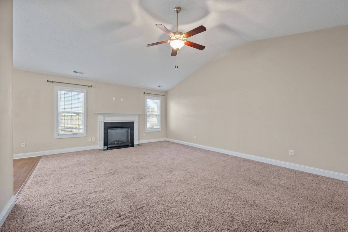 House for rent at 320 Aquamarine Circle, Jacksonville, NC 28546