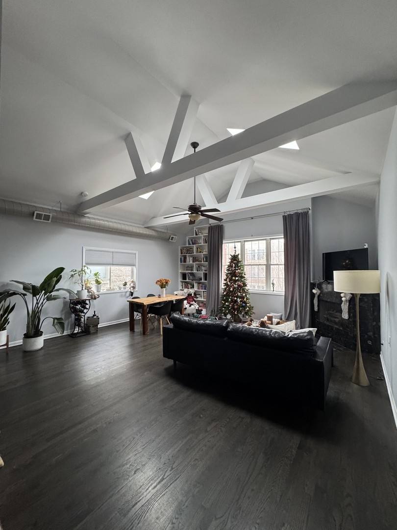 Apartment for rent at 2315 W Harrison St #4, Chicago, IL 60612