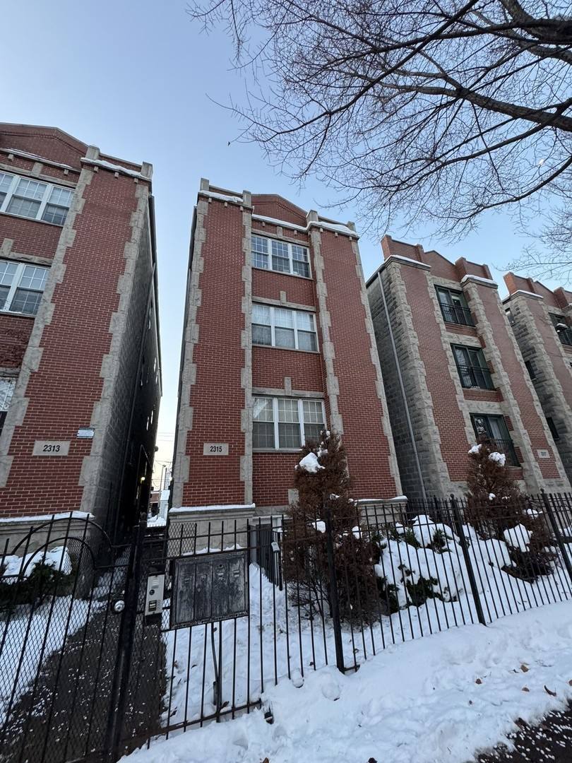 Apartment for rent at 2315 W Harrison St #4, Chicago, IL 60612