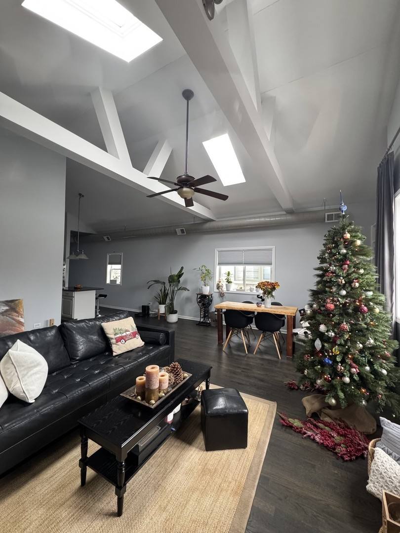 Apartment for rent at 2315 W Harrison St #4, Chicago, IL 60612