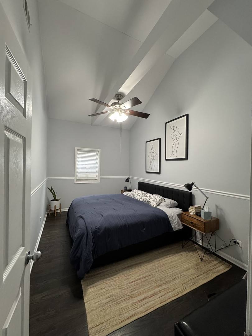 Apartment for rent at 2315 W Harrison St #4, Chicago, IL 60612