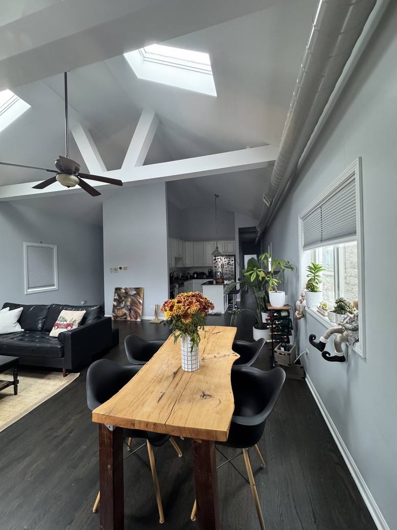 Apartment for rent at 2315 W Harrison St #4, Chicago, IL 60612
