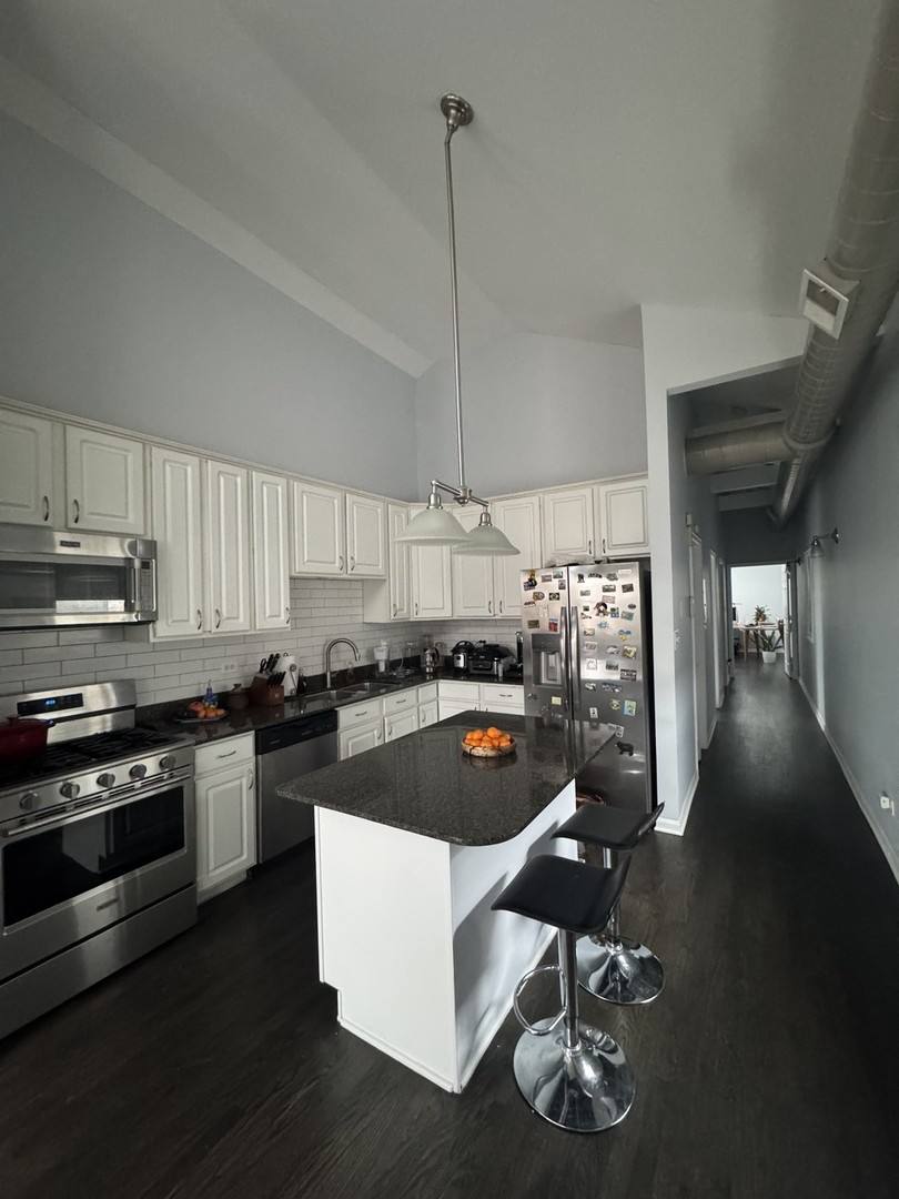 Apartment for rent at 2315 W Harrison St #4, Chicago, IL 60612