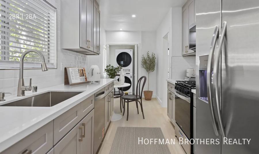 Apartment for rent at 1855 Camden Ave #5, Los Angeles, CA 90025