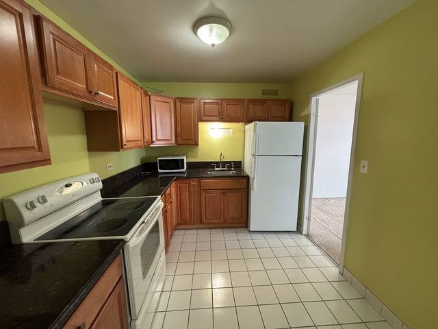 Condo for rent at 6301 N Sheridan Rd #11N, Chicago, IL 60660