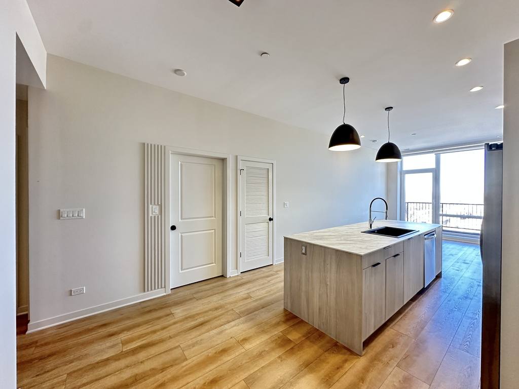 Apartment for rent at 6340 Belmont #D304, Chicago, IL 60634