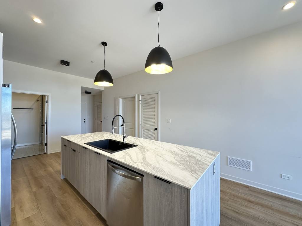 Apartment for rent at 6340 Belmont #D304, Chicago, IL 60634
