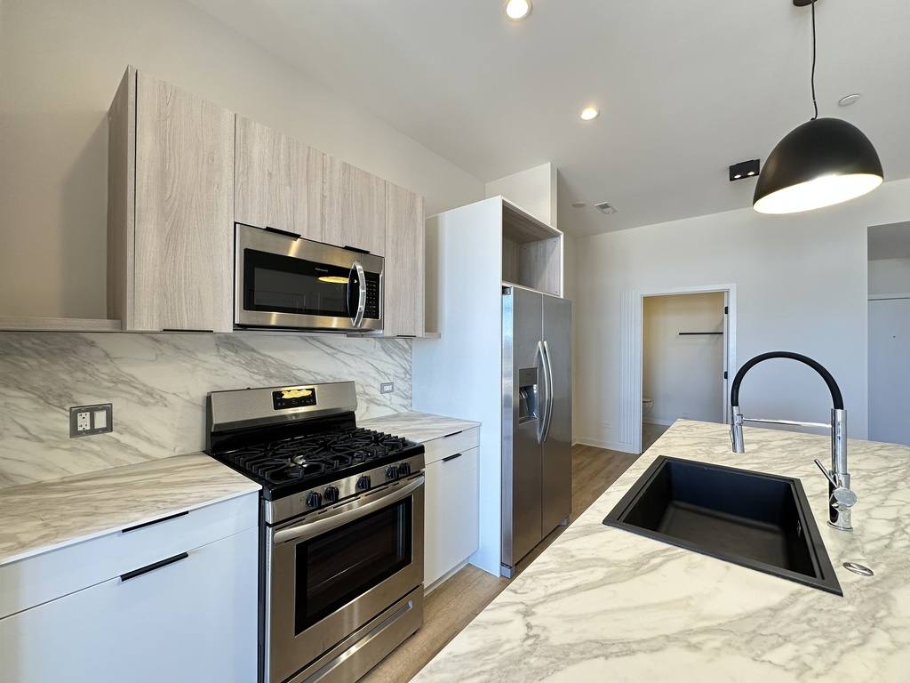 Apartment for rent at 6340 Belmont #D304, Chicago, IL 60634