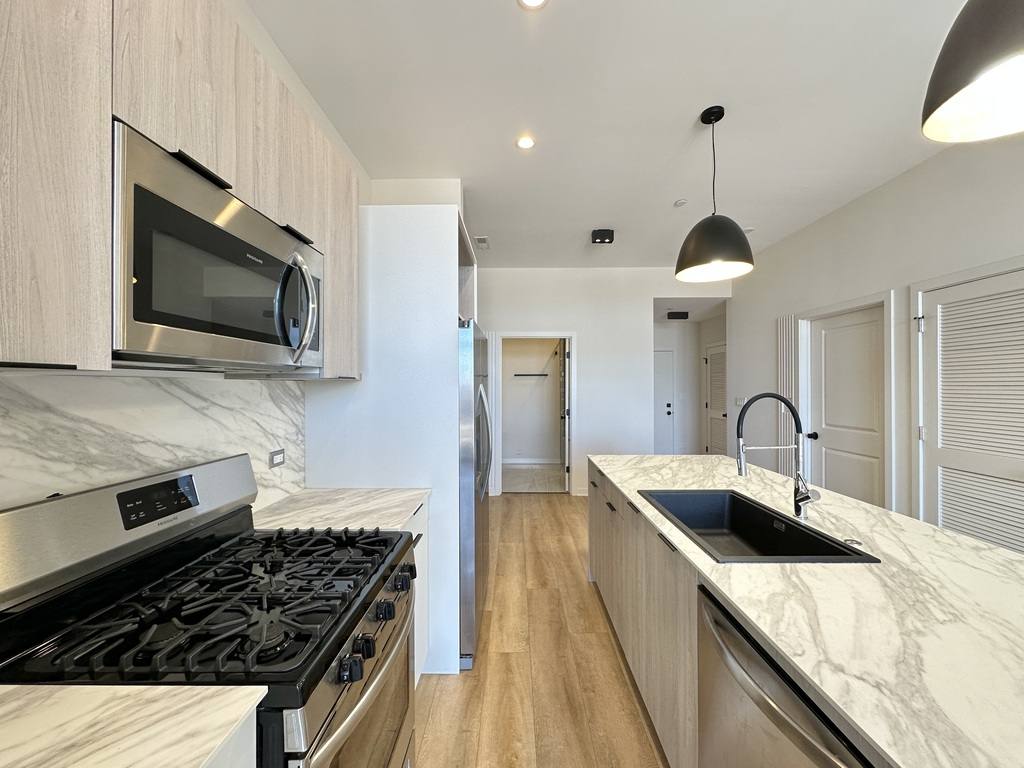 Apartment for rent at 6340 Belmont #D304, Chicago, IL 60634
