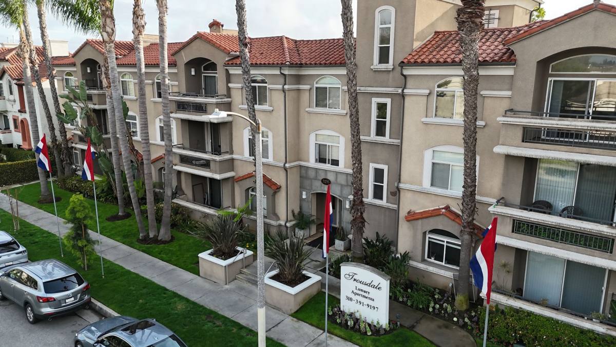 Apartment for rent at 3255 Sawtelle Blvd, Los Angeles, CA 90066