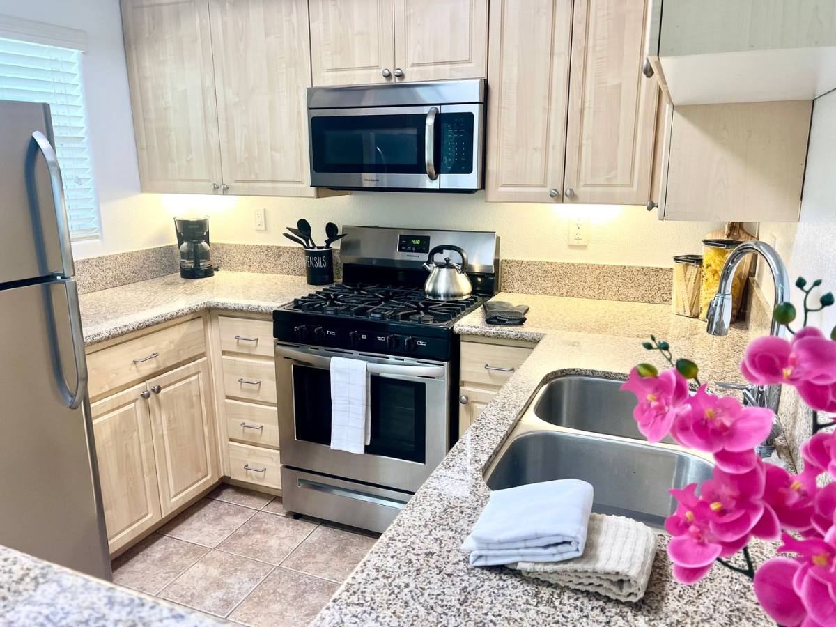 Apartment for rent at 3255 Sawtelle Blvd, Los Angeles, CA 90066