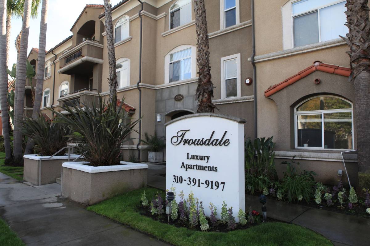 Apartment for rent at 3255 Sawtelle Blvd, Los Angeles, CA 90066