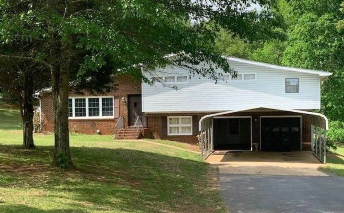 House for rent at 1461 Old Rocky Ridge Rd, Jacksonville, AL 36265