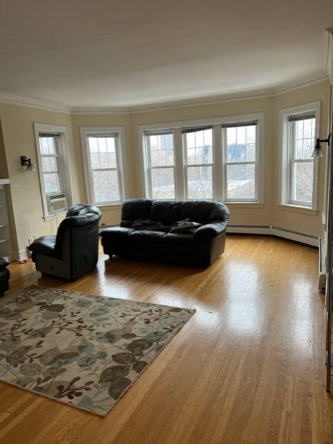 Apartment for rent at 1406 W Warner Ave #3E, Chicago, IL 60613