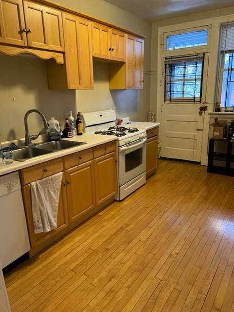 Apartment for rent at 1406 W Warner Ave #3E, Chicago, IL 60613